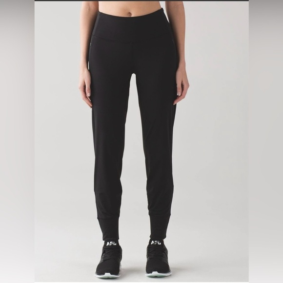 NWT Lululemon Fresh Tracks Pant Joggers in Black Size 4‎ - Picture 1 of 16